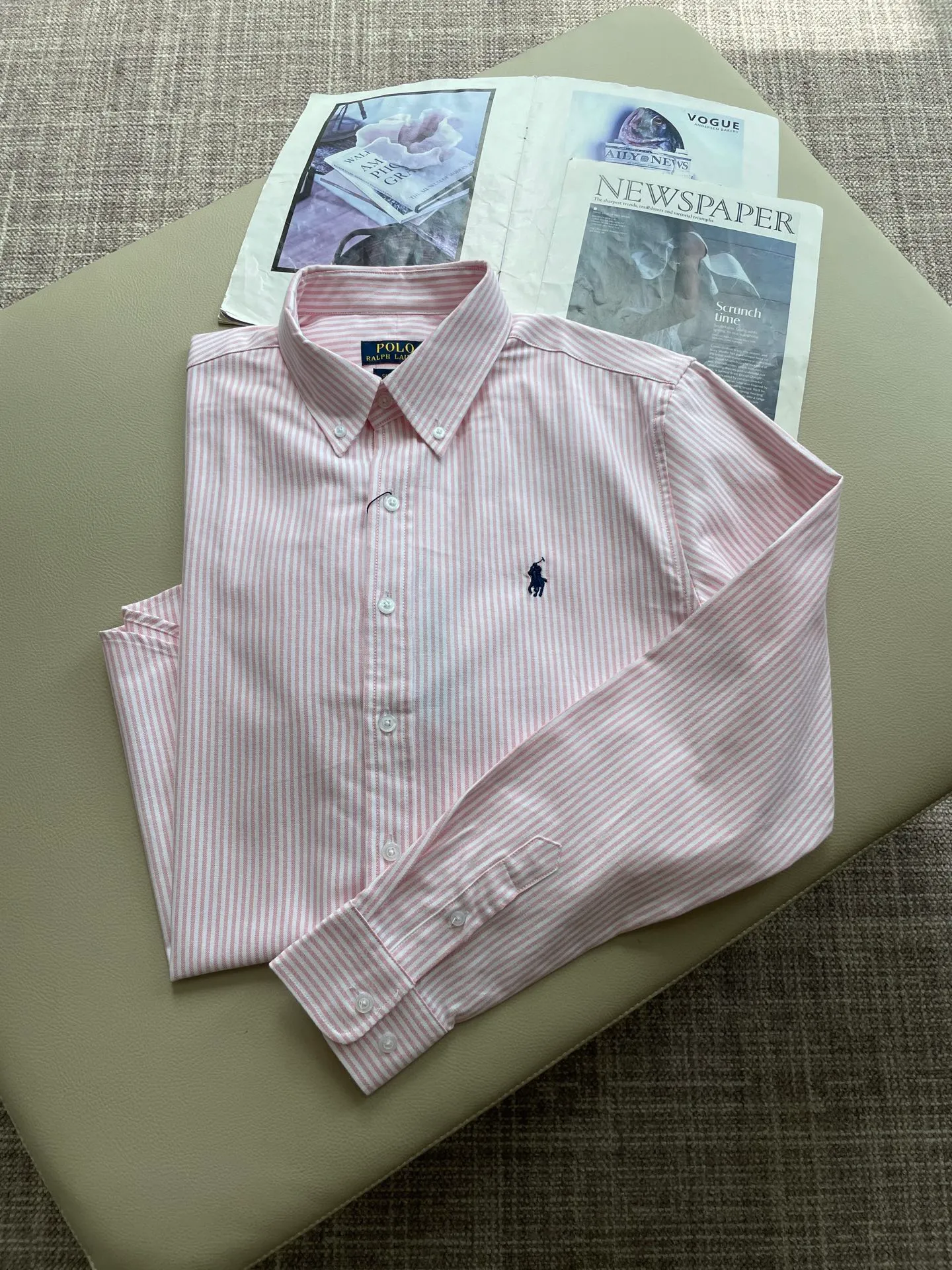 P220 🌸🌸🌸 POLO Ralph Lauren [High Quality] Classic shirt! The classic casual shirt made of pure cotton Oxford cloth has a unique design. It has a simple, clean and classic silhouette design. It is a versatile style that can be switched at will. The fabric feels soft and delicate, highly breathable, and is close to the skin and comfortable to wear. It can be worn alone as an inner layer. Its versatile performance is beyond your imagination! The upper body of the ready-to-wear is simple and classic yet elegant! Size:M-XXL